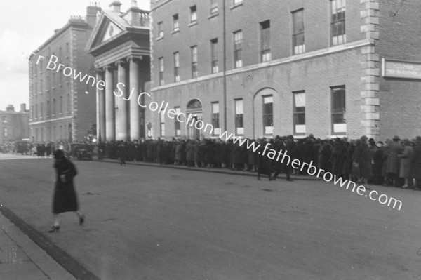 GARDINER STREET QUEUES FOR FR GANNON'S LECTURES 1927